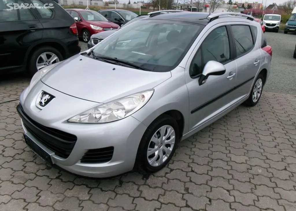Peugeot 207 1.4i 70kw,Panorama,serviska benzín - fotka 3