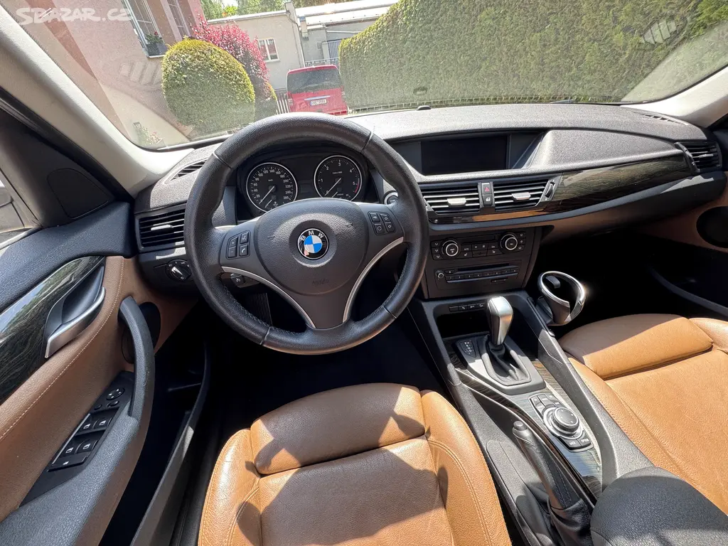 BMW X1 xDrive 23d 2011 + originální nosič kol, 2. - fotka 4
