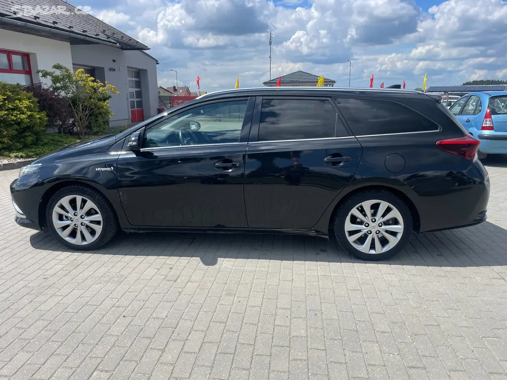 TOYOTA AURIS 1,8i 73kw Hybrid eCVT bez koroze 2018 - fotka 2