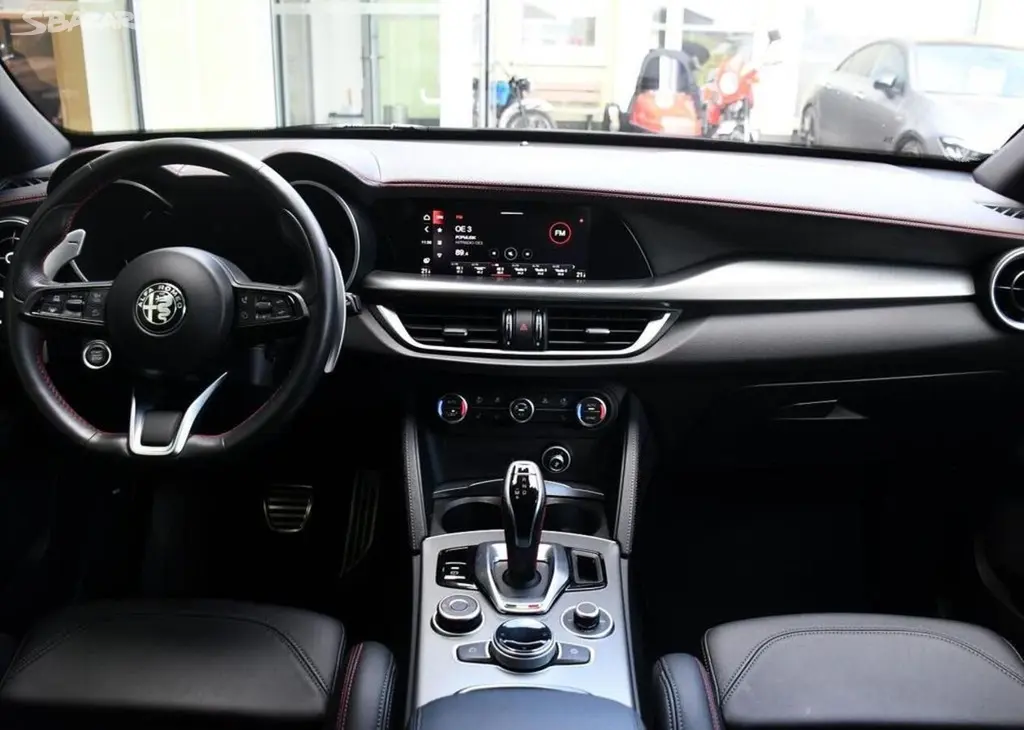 Alfa Romeo Stelvio 2.2 JTDm Competizione Q4 154 kw - fotka 4