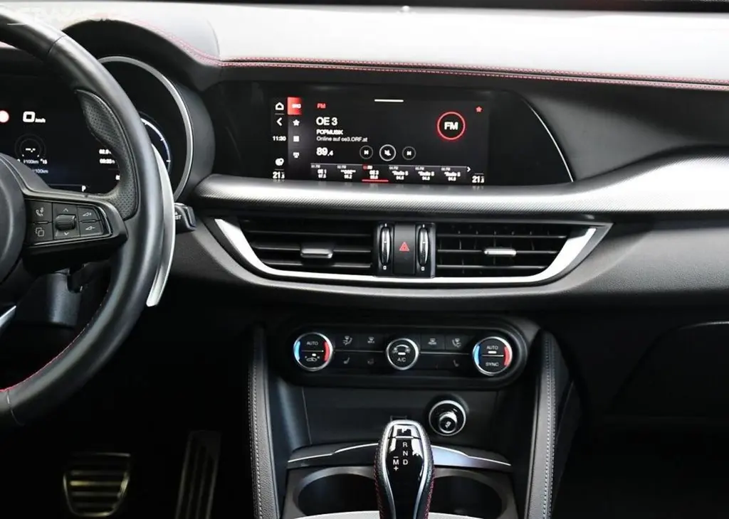 Alfa Romeo Stelvio 2.2 JTDm Competizione Q4 154 kw - fotka 6