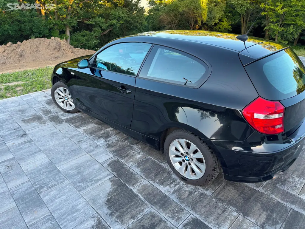 BMW 118D, udržované, STK do 10/2027+nové zimní kol - fotka 4