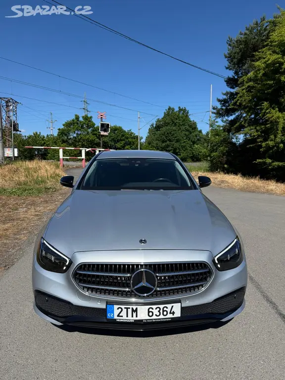 Mercedes Benz E200 4MATIC - fotka 4