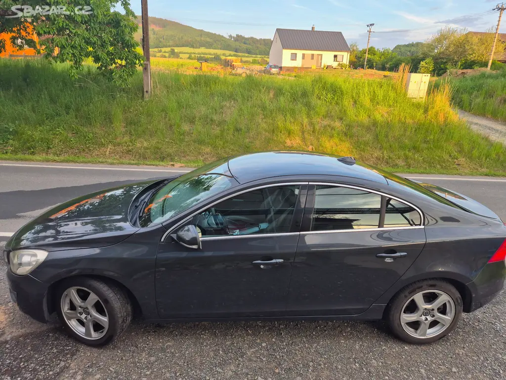 Volvo S60 T5 03/2011 benzín 177kW - fotka 6