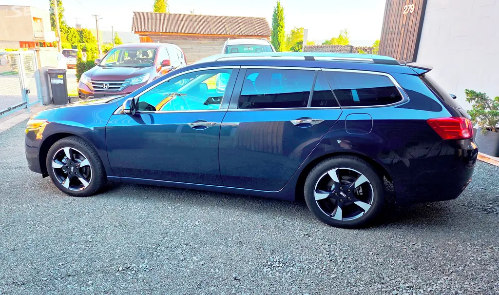 Honda Accord kombi 2,0i-Vtec dobrý stav servis STK - fotka 4
