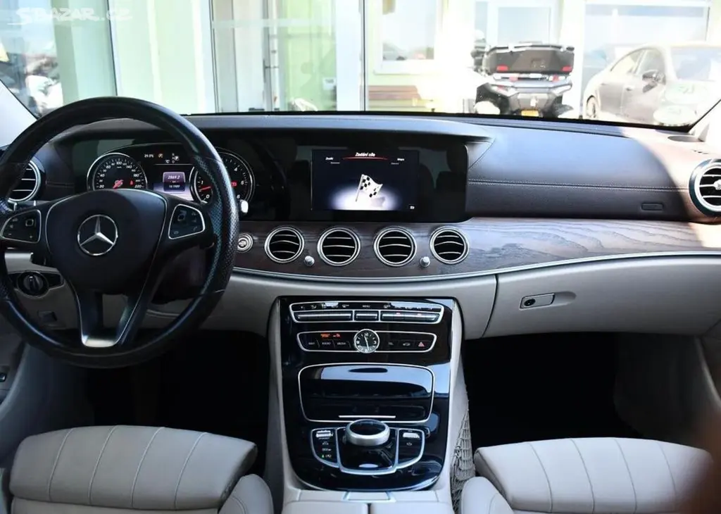 Mercedes-Benz Třídy E 350d 190 kw - fotka 4