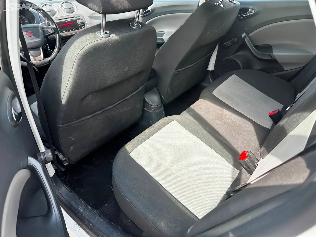 Seat Ibiza 1.2TDi, r.2012, serviska, pouze prodej - fotka 6