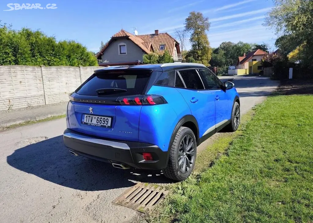 Peugeot 2008 1.2 PT AT, GT Line, Kůže benzín - fotka 5
