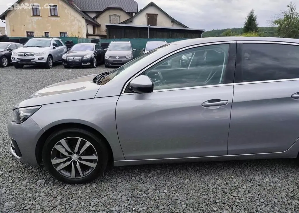 Peugeot 308 1.2 PT 96 Kw, AT, Navi benzín - fotka 2