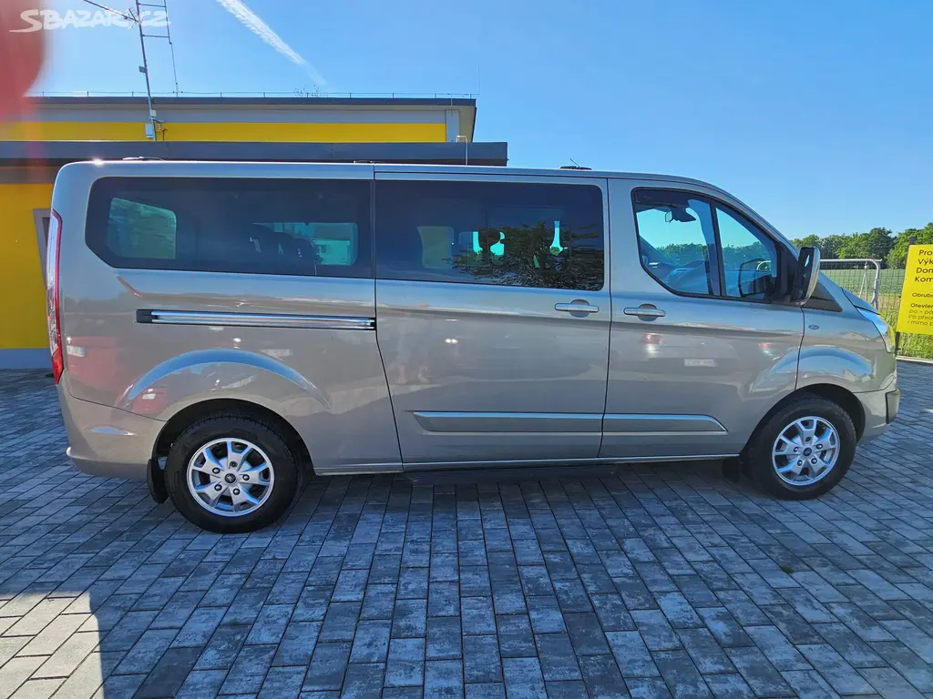 Ford Tourneo Custom, 2,2 TDCI, 8 míst, tažné zař. - fotka 4