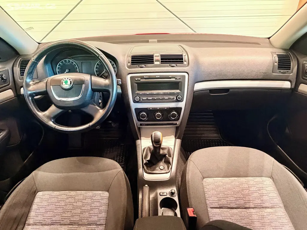 Škoda Octavia, 1.6 TDi 77 Kw Ambition Plus - fotka 6