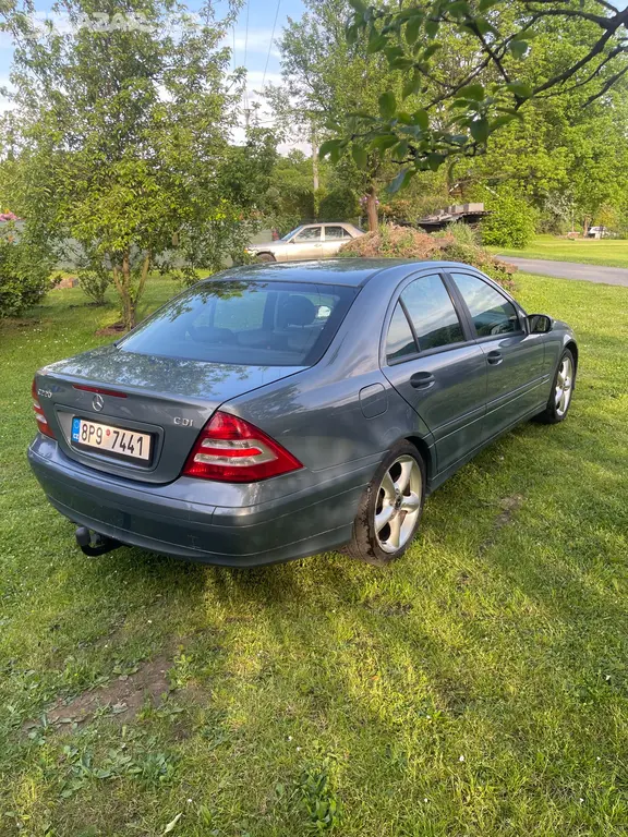 Prodám Mercedes 220 CDI - fotka 6