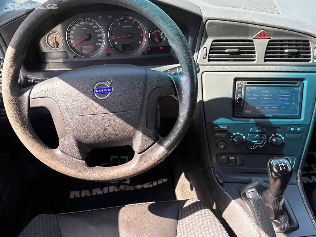 Volvo V70 2.4i, r.2003, klima, serviska, STK - fotka 5