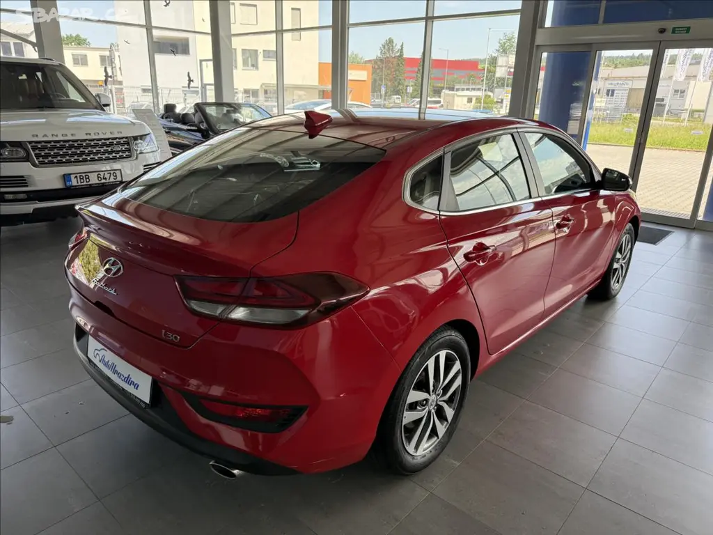 Hyundai i30, 1,4 FASTBACK,1.MAJ,ČP,SERVIS - fotka 6