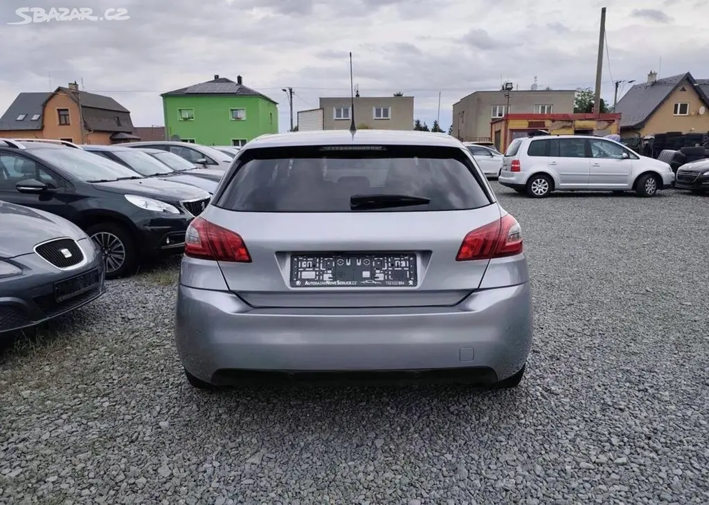 Peugeot 308 1.2 PT 96 Kw, AT, Navi benzín - fotka 5