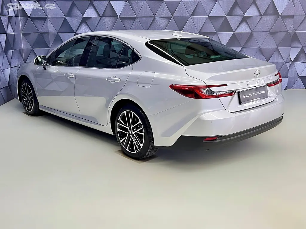 Toyota Camry, 2.5 HYBRID e-CVT PRESTIGE, ACC - fotka 5