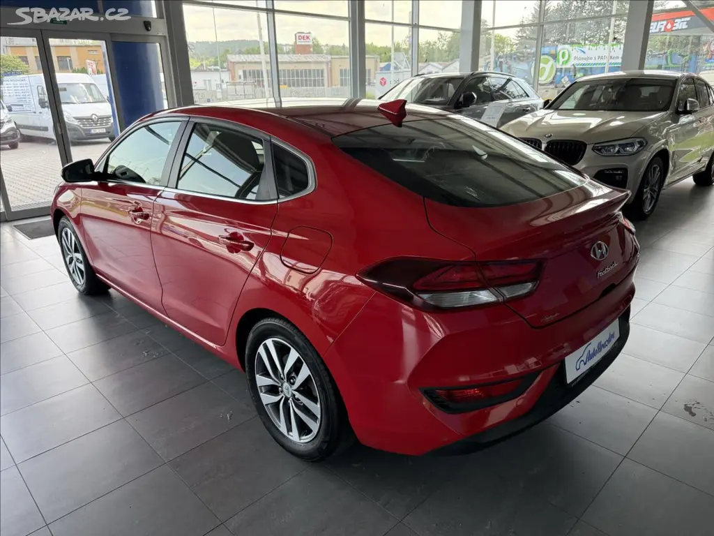 Hyundai i30, 1,4 FASTBACK,1.MAJ,ČP,SERVIS - fotka 4