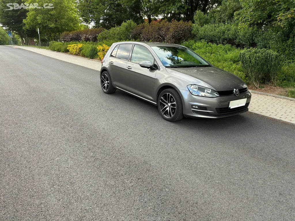 Volkswagen Golf 1.2 77kw.POCTIVĚ SERVISOVÁNO.