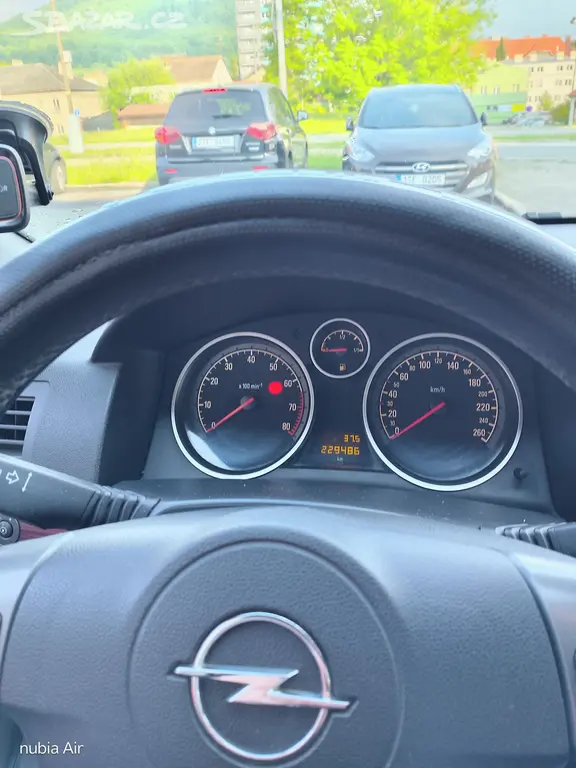 Opel Astra h 1.6.77kw kombi - fotka 6