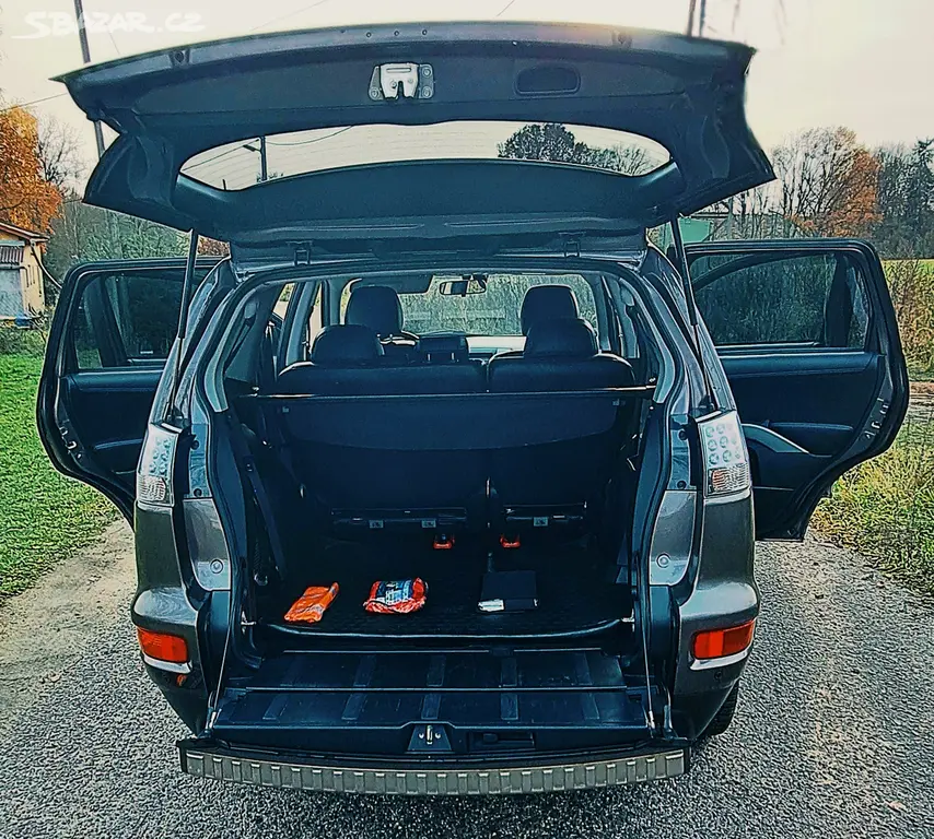 Mitsubishi Outlander 2.2 DI-D MIVEC,Instyle7,4x4 - fotka 4