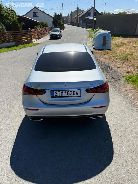 Mercedes Benz E200 4MATIC - fotka 5