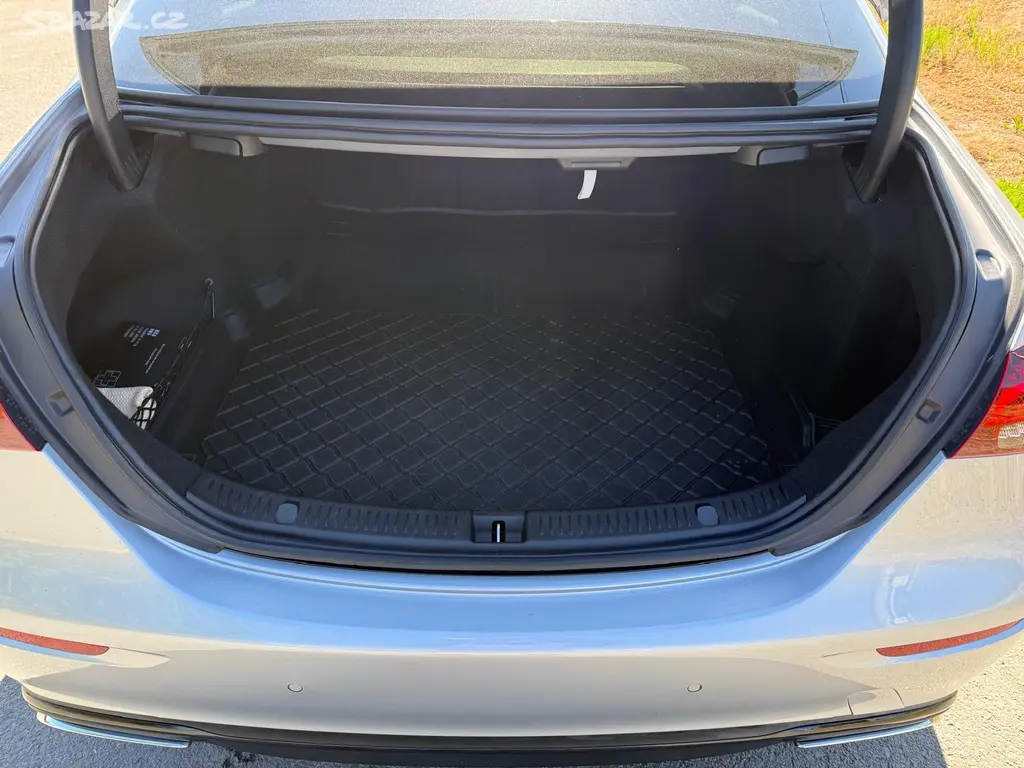 Mercedes Benz E200 4MATIC - fotka 6