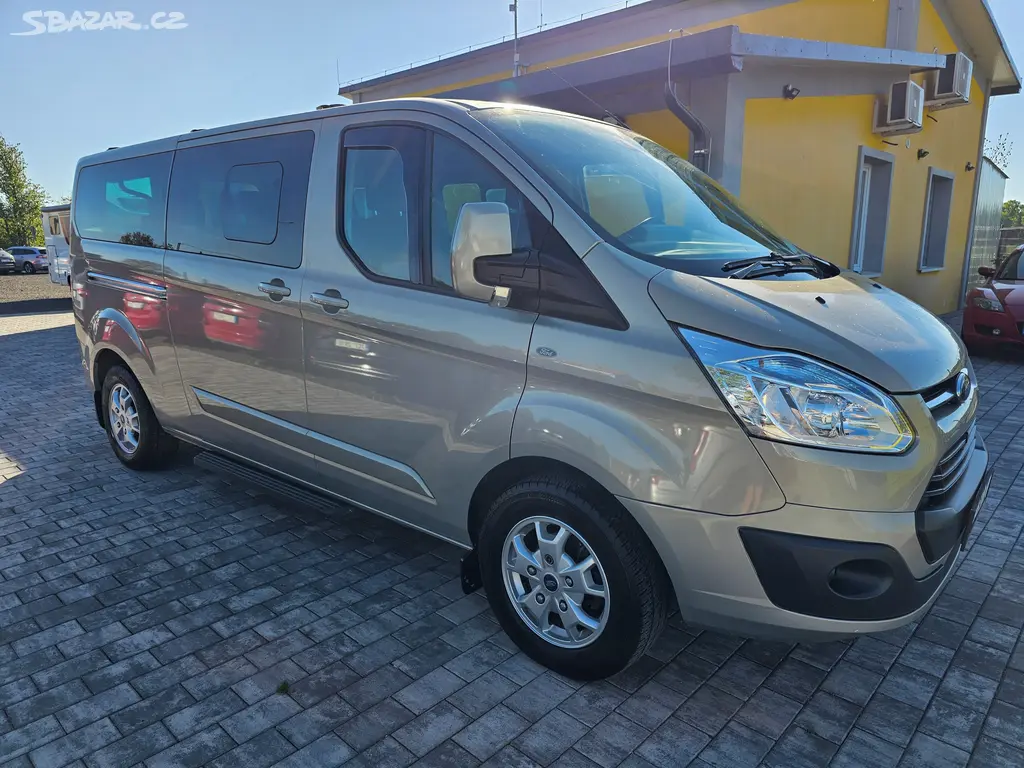 Ford Tourneo Custom, 2,2 TDCI, 8 míst, tažné zař. - fotka 3