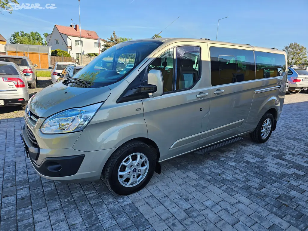 Ford Tourneo Custom, 2,2 TDCI, 8 míst, tažné zař.