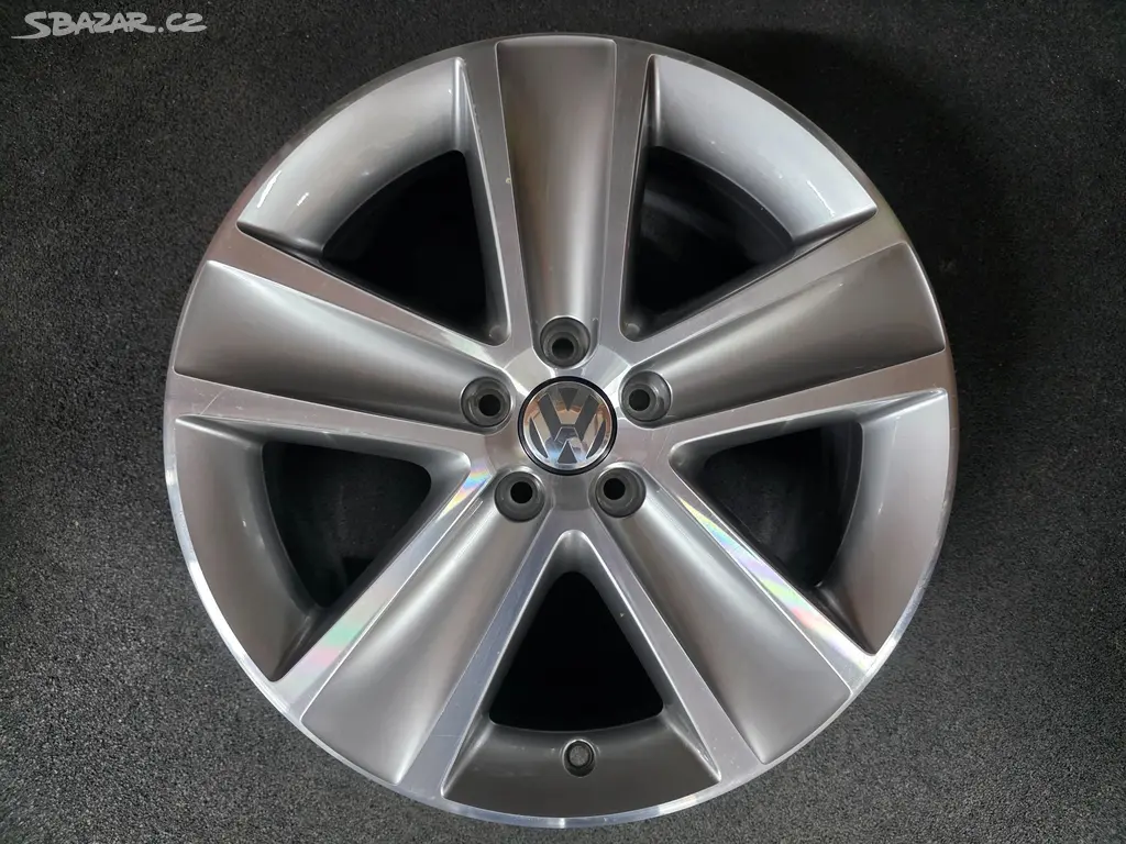 VW Passat Alu kolo 18 Budapešť 3C0601025AP 1 Ks