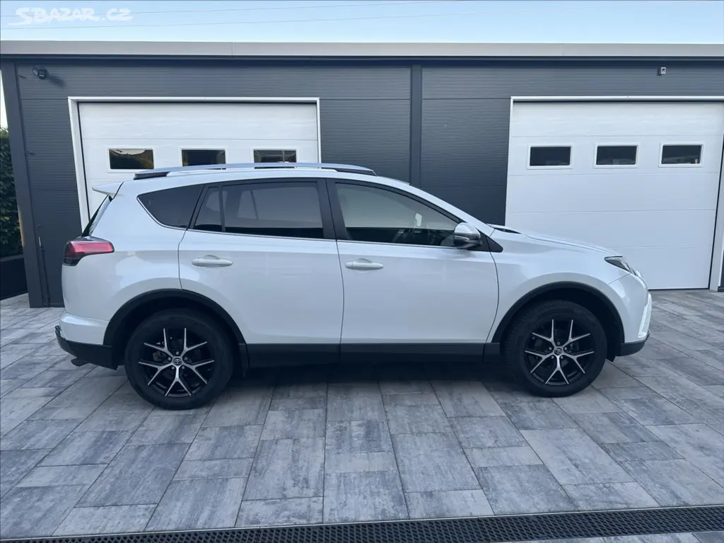 Toyota Rav4, 2,0 152PS Executive M/T 4x4 - fotka 4