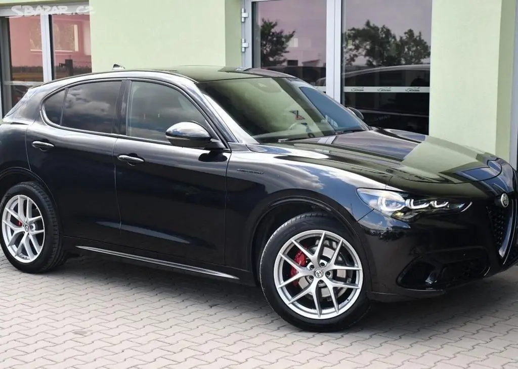 Alfa Romeo Stelvio 2.2 JTDm Competizione Q4 154 kw - fotka 2