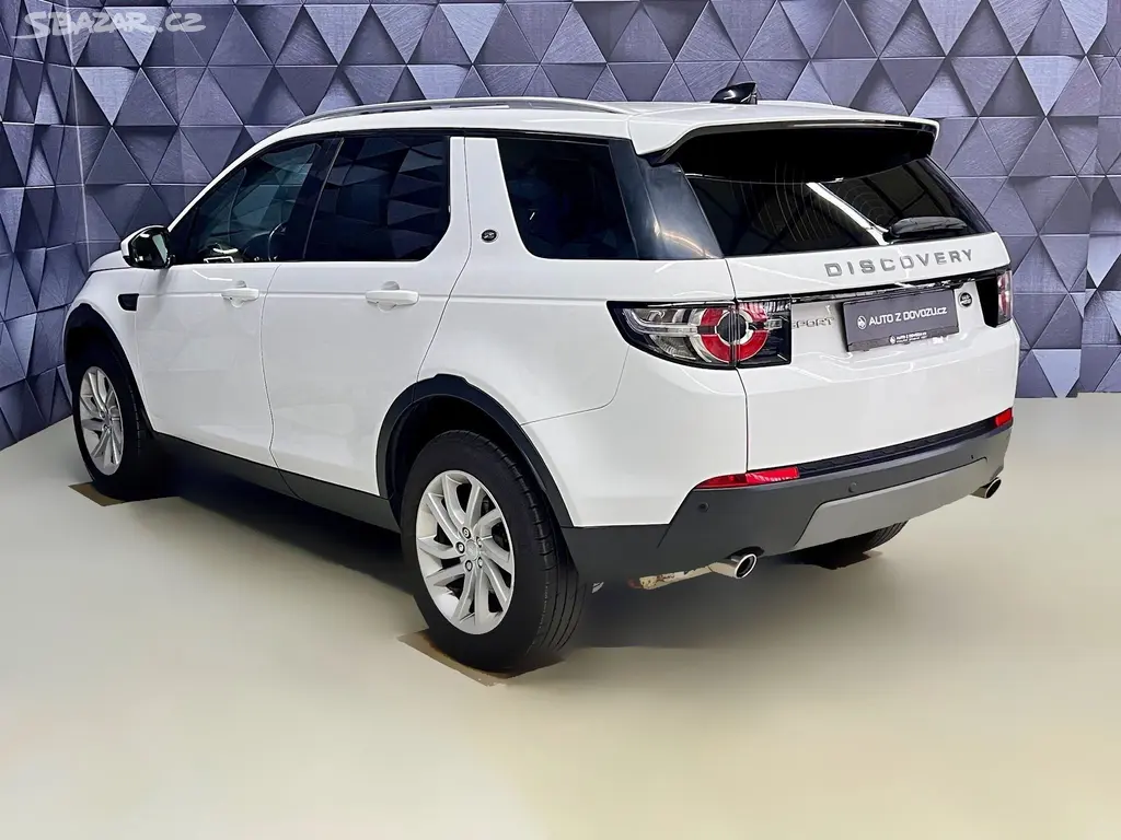 Land Rover Discovery, TD4 180k 4WD, KAMERA, NAVI, 7S - fotka 5