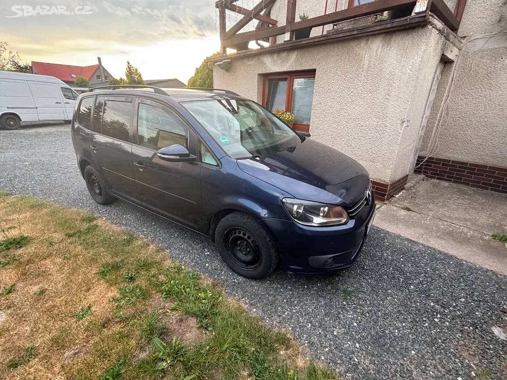 Volkswagen Touran 7 míst - fotka 3