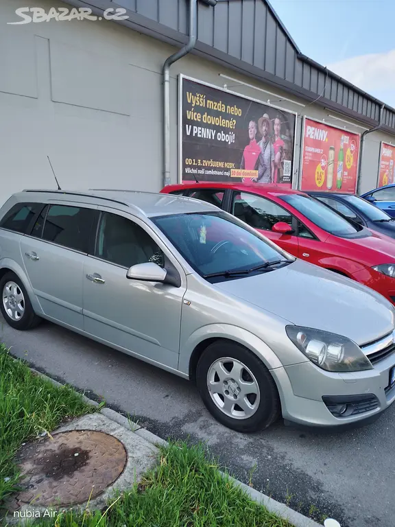 Opel Astra h 1.6.77kw kombi - fotka 3