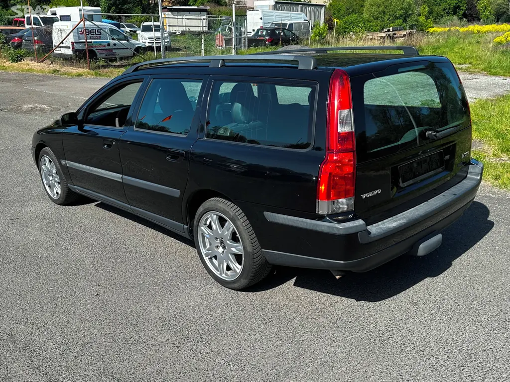Volvo V70 2.4i, r.2003, klima, serviska, STK - fotka 4