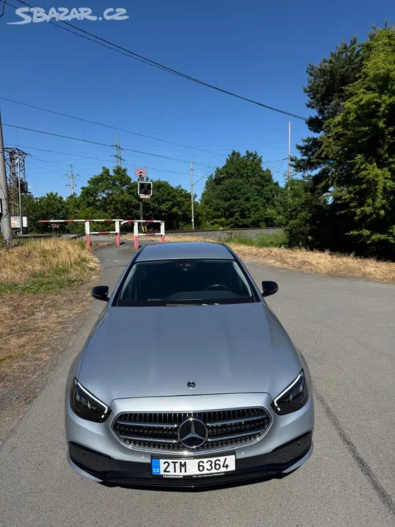 Mercedes Benz E200 4MATIC - fotka 3