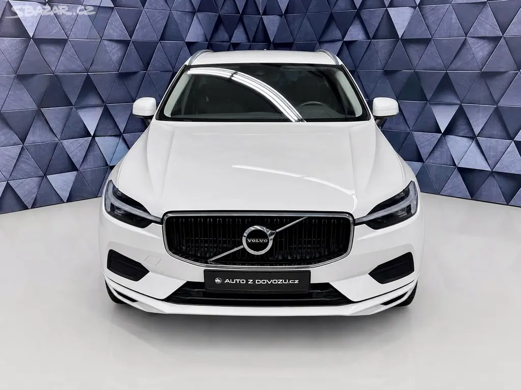 Volvo XC60, B4 AWD MOMENTUM, KAMERA, ACC, - fotka 3