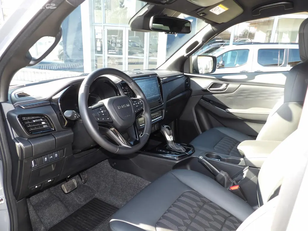 Isuzu D-Max, V-Cross 2.2L 163K 4x4 8st. A/T - fotka 6