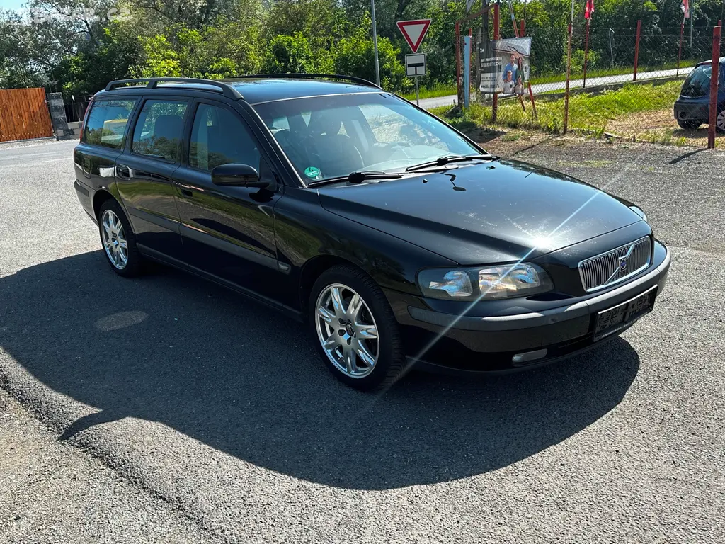 Volvo V70 2.4i, r.2003, klima, serviska, STK - fotka 2