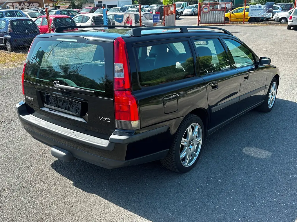 Volvo V70 2.4i, r.2003, klima, serviska, STK - fotka 3