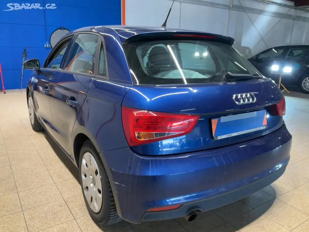 Audi A1 Sportback 1.0 TFSI + 4 X ALU KOLA NAVÍC - fotka 4