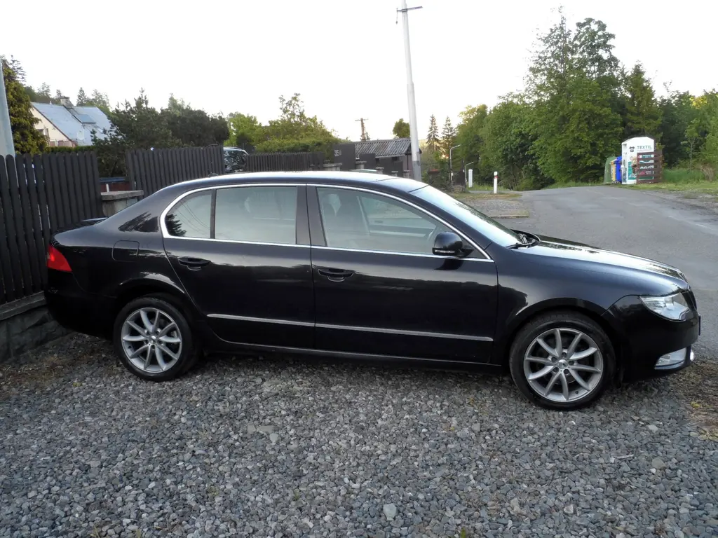 Škoda Superb 103 kw Xenon Koupeno v CZ - fotka 3