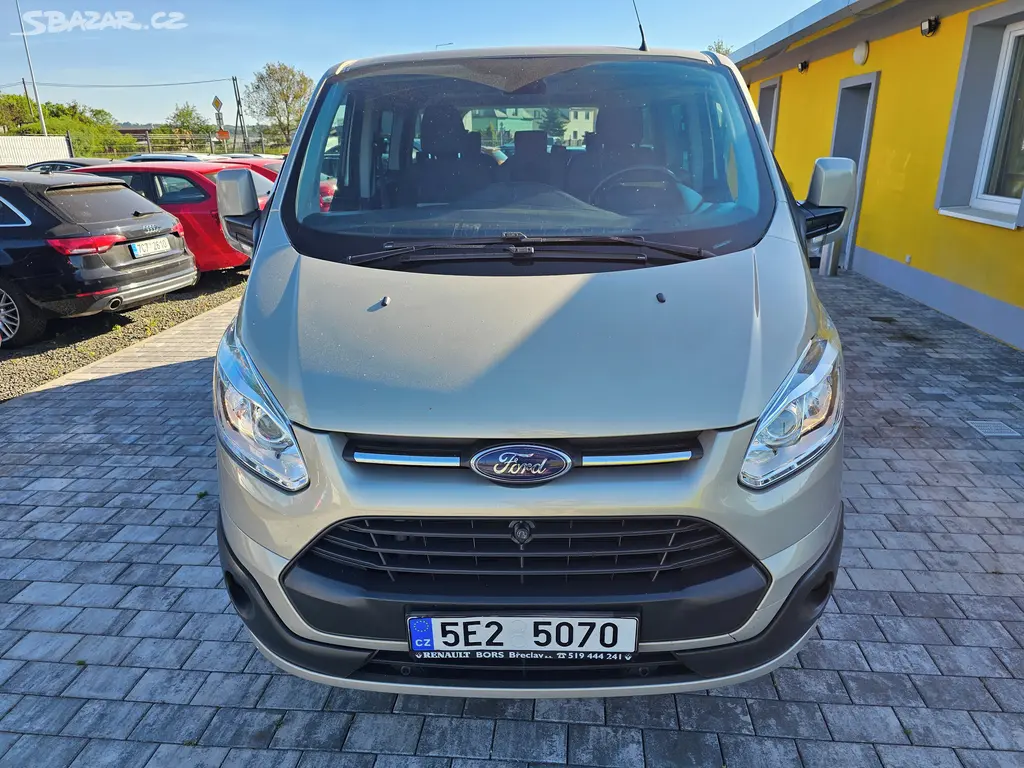 Ford Tourneo Custom, 2,2 TDCI, 8 míst, tažné zař. - fotka 2