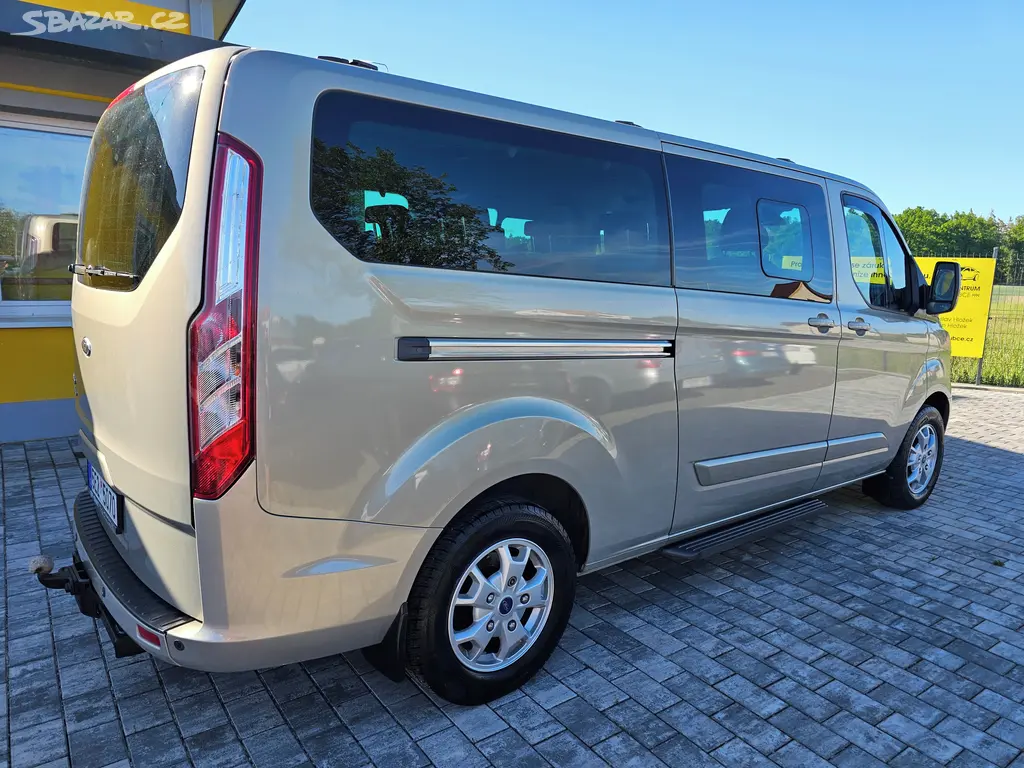 Ford Tourneo Custom, 2,2 TDCI, 8 míst, tažné zař. - fotka 5