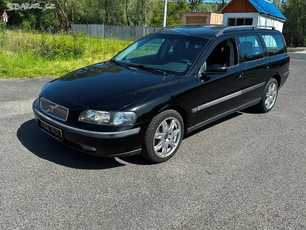 Volvo V70 2.4i, r.2003, klima, serviska, STK