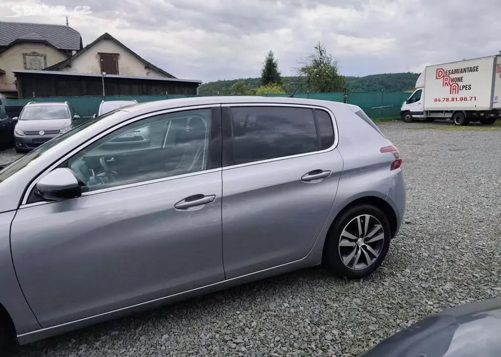 Peugeot 308 1.2 PT 96 Kw, AT, Navi benzín - fotka 3
