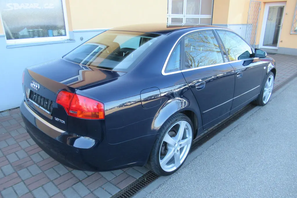 Audi A4, 1.9 TDi AUT.KLIMA VYHŘ.SEDAČKY - fotka 2