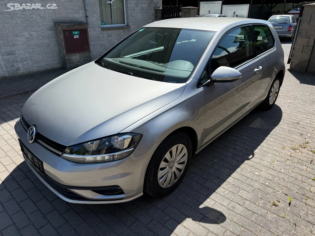 VW GOLF VII, 1.0 TSI, nová STK, rok 2017, 2x kola