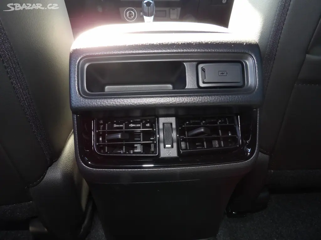 Isuzu D-Max, V-Cross 2.2L 163K 4x4 8st. A/T - fotka 6