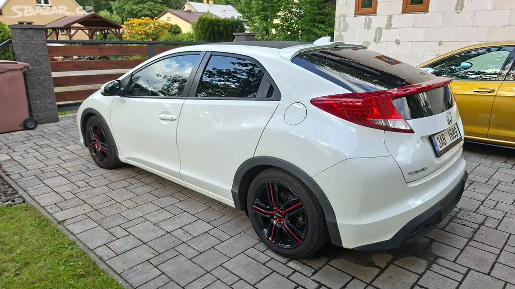Honda Civic 9G 1.8 AUTOMAT - fotka 4